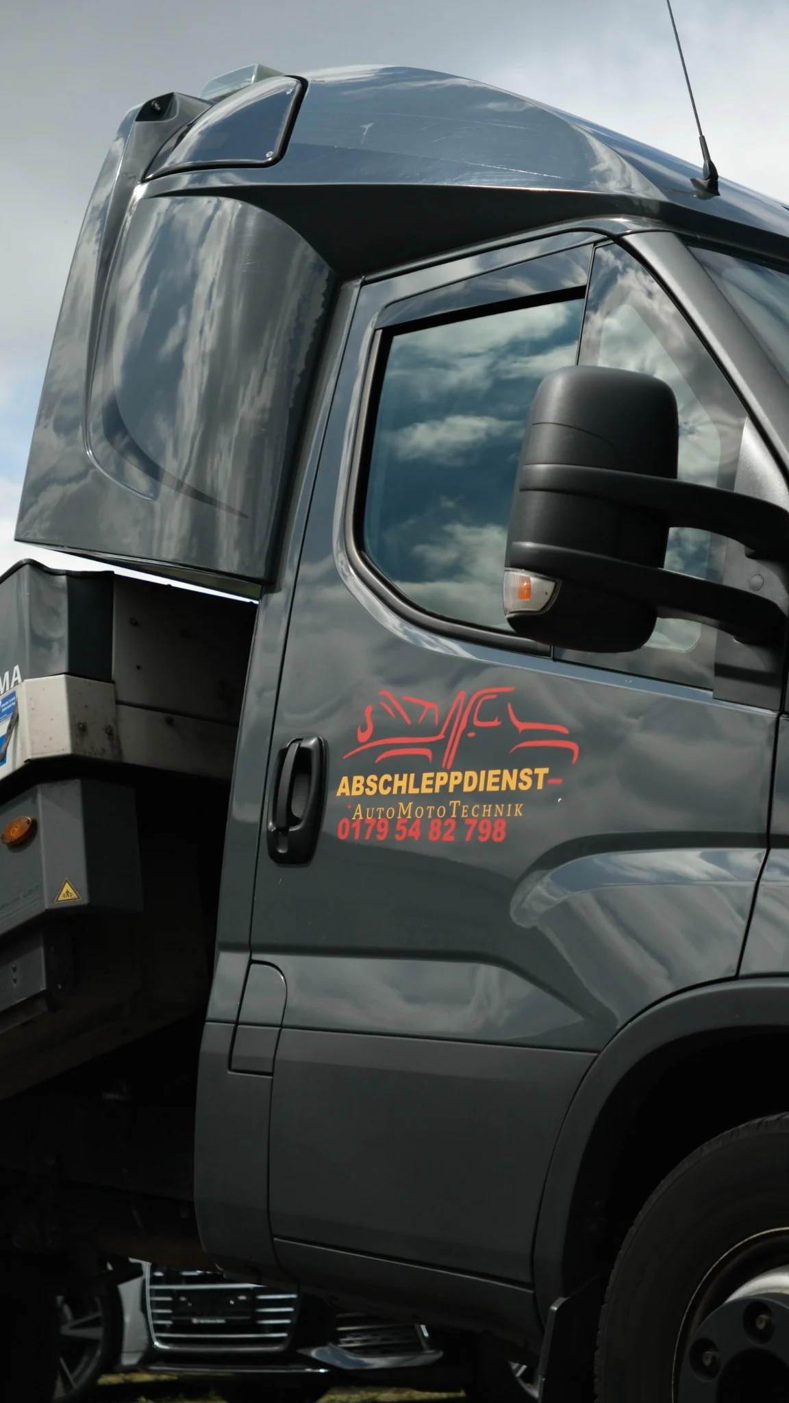 AutoMotoTechnik towing truck with branded cab